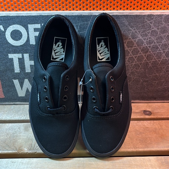 Vans Women's Era in Black/Black - Picture 2 of 8